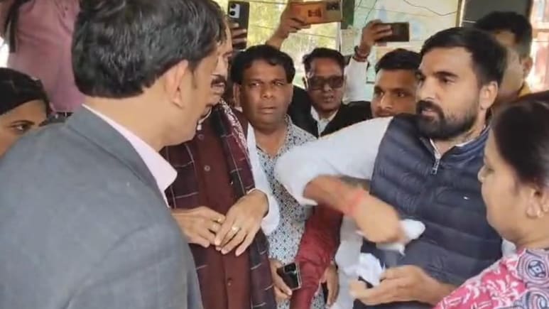 जोधपुर में बवाल, अभिमन्यु पूनिया ने ज्ञापन फाड़कर SDM के मुंह पर फेंका... कहा- सड़क पर उतरेंगे