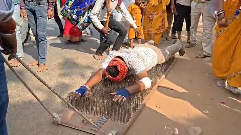 खाटूश्यामजी मेले में दिखा बाबा का अनोखा भक्त, 2100 कीलों पर 17 किलोमीटर की यात्रा कर पहुंचा दरबार