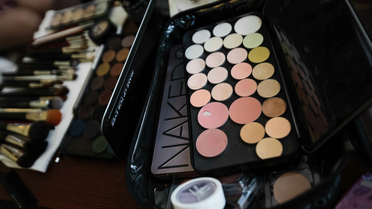 Top 5 Beginner-Friendly Makeup Combo Kits In The Beauty Sale Right Now Top 5 Beginner-Friendly Makeup Combo Kits In The Beauty Sale Right Now