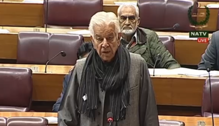 'अमेरिका ने हमारा टॉयलेट पेपर से भी बदतर इस्तेमाल किया...', PAK के रक्षा मंत्री ने संसद में रोया अपना दुखड़ा