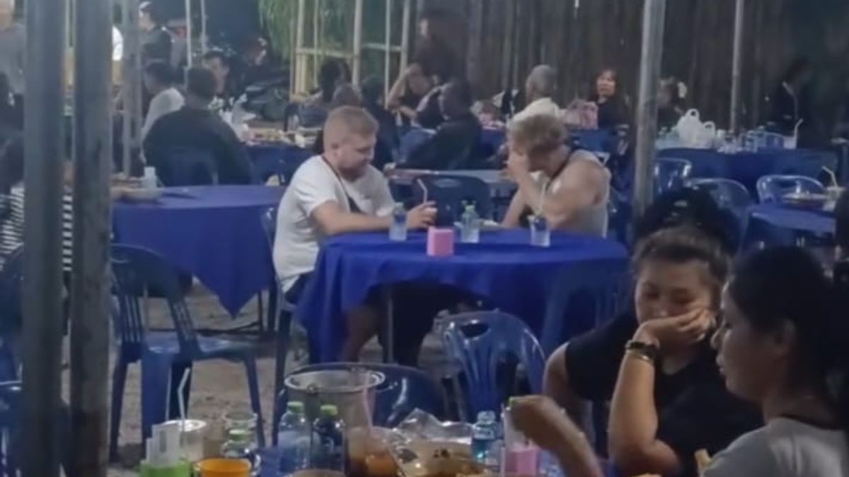Foreign Tourists Sit Down At Thai Funeral Feast Thinking It's A Food Court. Here's What Happened Next