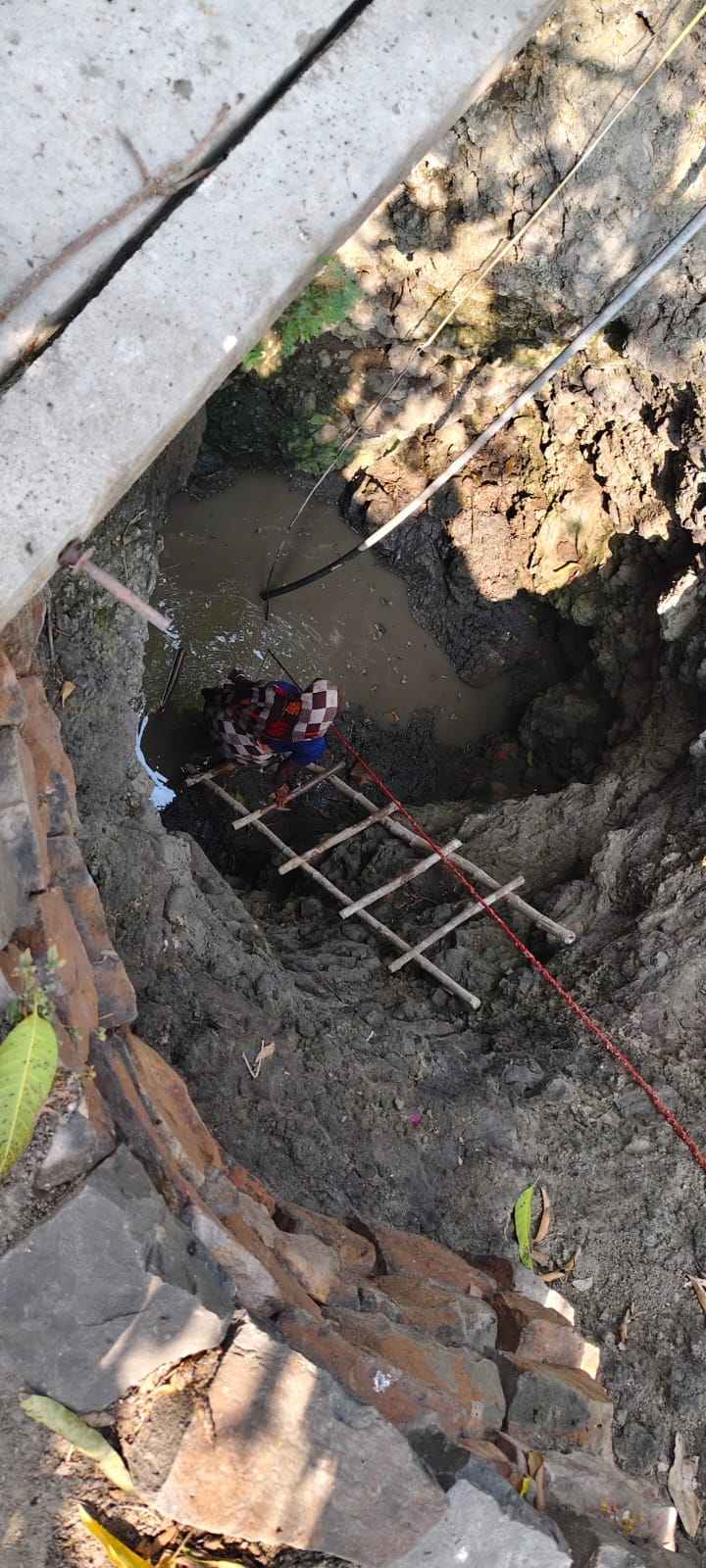 ashoknagar mungaoli tila village water crisis ground report handpump demand