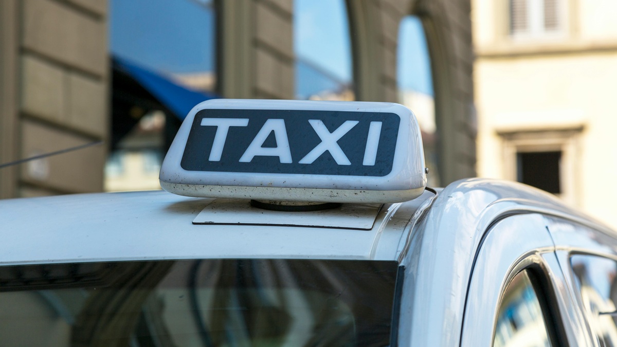 भारत की पहली सहकारी राइड ऐप Bharat Taxi आज हो रही लॉन्च, Ola और Uber यूजर्स पर कैसे होगा असर