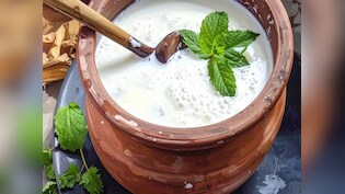 गलत तरीके से पी रहे हैं छाछ? आयुर्वेद के अनुसार जानें सही नियम