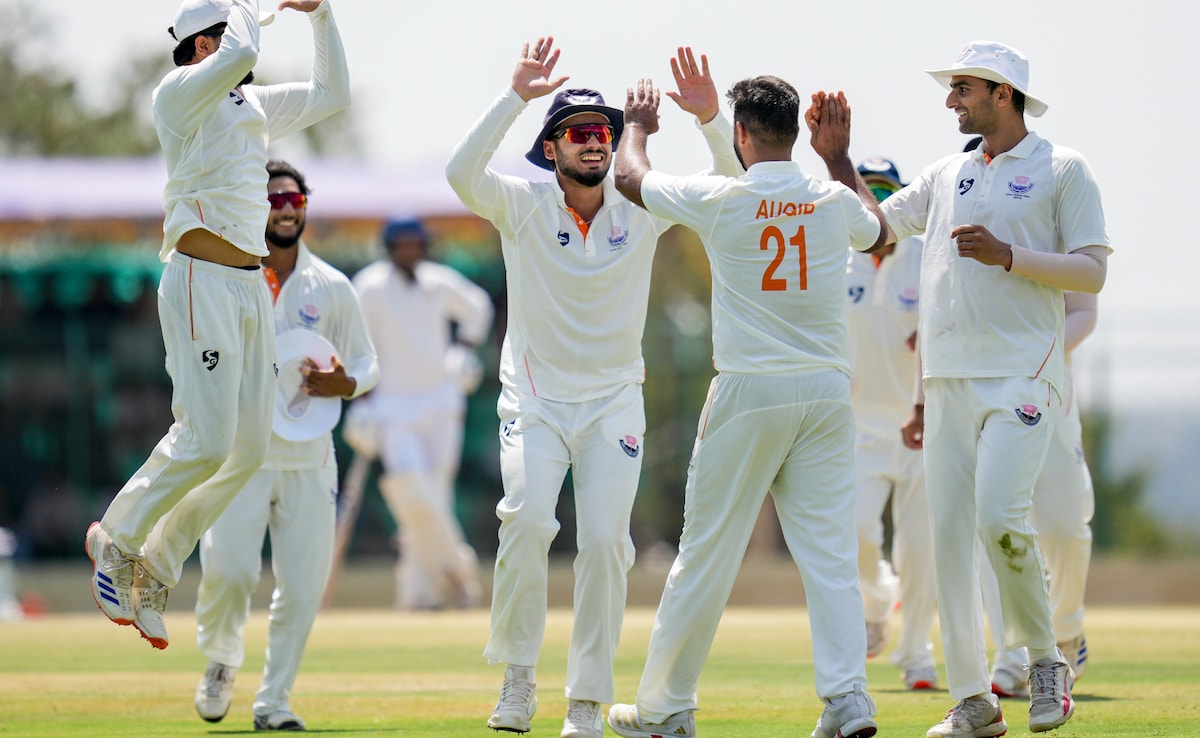 Ranji Trophy Final: Auqib Nabis Triple Blow Puts Jammu And Kashmir On Top Before Mayank Agarwals Unbeaten Ton