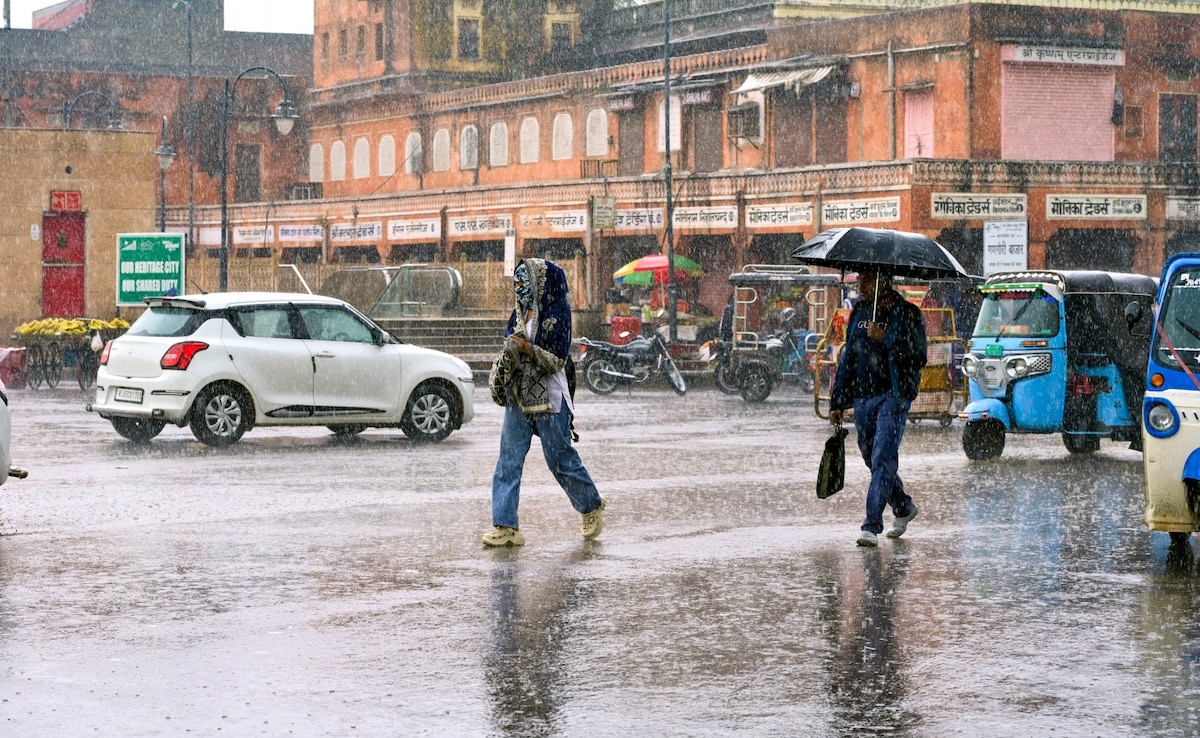 Rain Alert: आज बारिश के आसार, उत्तराखंड समेत इन राज्यों में बर्फबारी, जानें गर्मी से परेशान दिल्ली NCR के मौसम का हाल