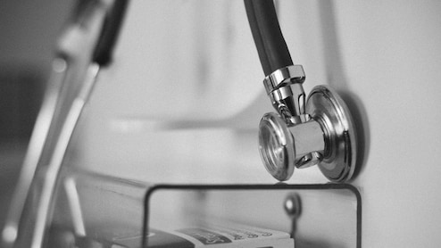 800 में से सिर्फ 9 नंबर पाने वाले डॉक्टर को मिल गई NEET PG सीट, कटऑफ को लेकर फिर उठे सवाल