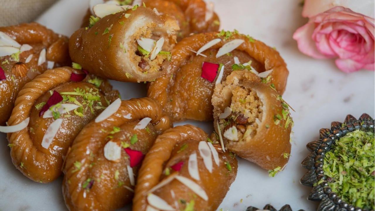 Try these alternatives to make sugar-free gujiyast home Try these alternatives to make sugar-free gujiyast home