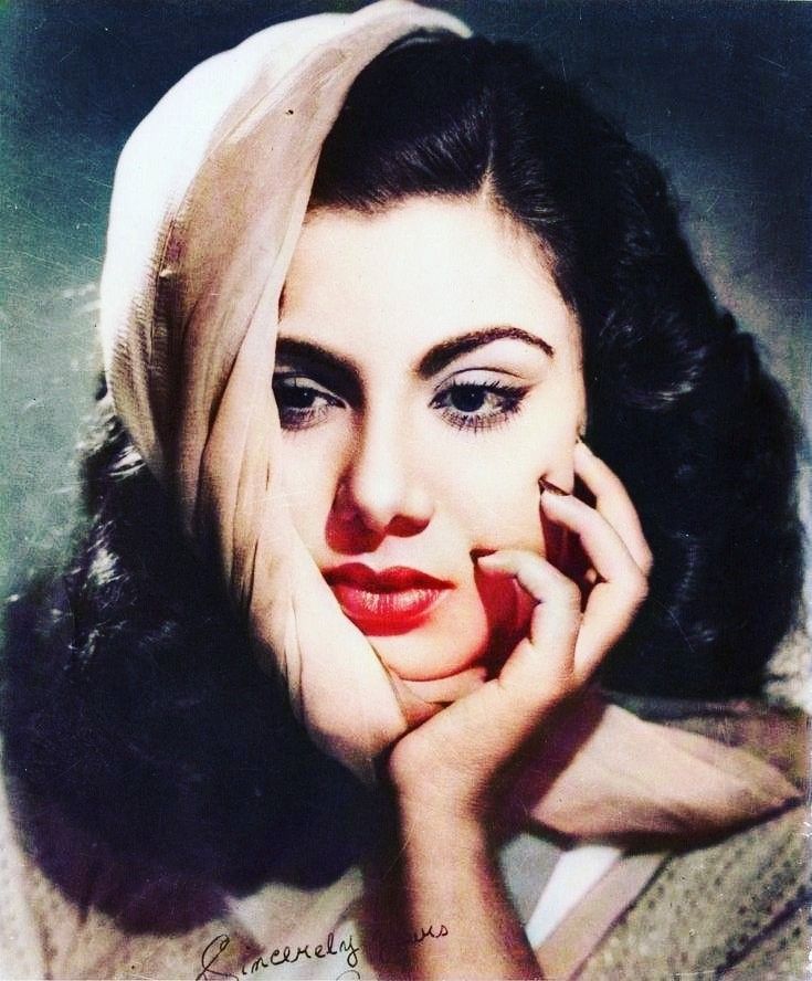 फिल्म के प्रीमियर पर डायरेक्टर ने की हाथ पर किस करने की कोशिश, हीरोइन ने किया इंकार तो इंडस्ट्री में इस नाम से बुलाने लगे लोग