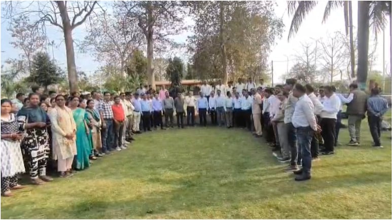 Balaghat&nbsp; News: जिला पंचायत सीईओ के खिलाफ पंचायतकर्मियों ने खोला मोर्चा, दबाव देकर कार्य कराने का आरोप, हड़ताल की चेतावनी&nbsp;