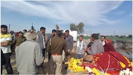 Rajasthan: 17 साल की बेटी की मौत पर 'दो पिताओं' में छिड़ी जंग, श्मशान में 7 घंटे हुआ ड्रामा, पुलिस ने चिता से उठवाया शव!