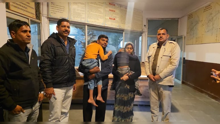 घर के बाहर खेल रहे दो बच्&zwj;चे लापता, 3 घंटे बाद 30 क&zwj;िलोमीटर दूर हाईवे पर म&zwj;िले&nbsp;