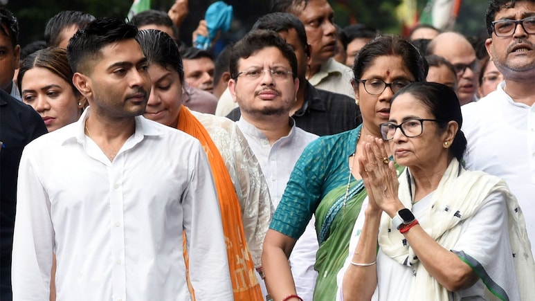 ''मुझे देख कर भाग क्यों रहे हो,''- ममता ने दिल्ली पुलिस पर बंग भवन पर निगरानी रखने का लगाया आरोप