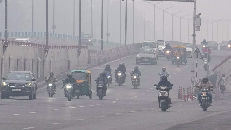 दिन में गर्मी और रात में ठंड... दिल्&zwj;ली एनसीआर में मौसम का खेला, कब होगी सर्दी की विदाई?