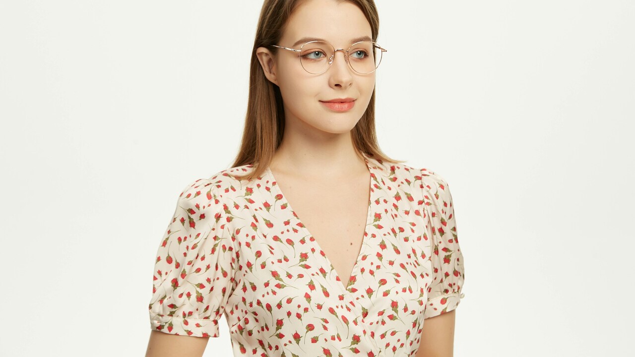 How to Make Tops Look Expensive: The Simple Fabric Weight Fix That Works.