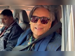 हेयरलाइन फ्रैक्चर के बाद व्हीलचेयर पर संसद भवन पहुंचे शशि थरूर बोले- 'नजर तो लग गई'