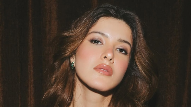 Shanaya Kapoor On Ignoring 'Hurtful' Comments About Her Appearance: "I Choose To Disregard Remarks About My Jawline'