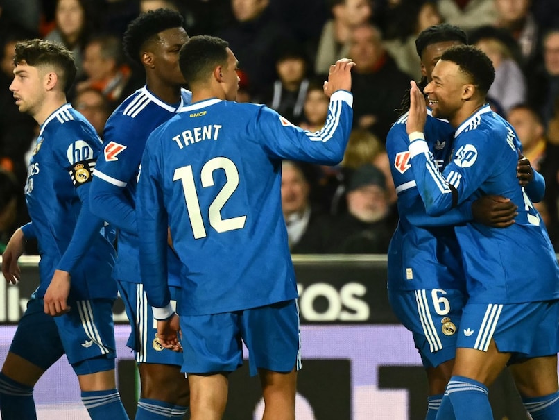 Real Madrid Edge Valencia To Stay On Barcelona's Tail