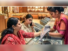 Gold-Silver Price Today: चांदी एक ही दिन में 9 हजार से ज्यादा टूटी, सोना भी हुआ सस्ता, जानें ताजा भाव