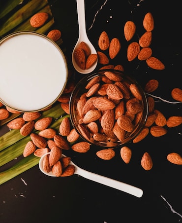 7 Benefits Of Almond Milk