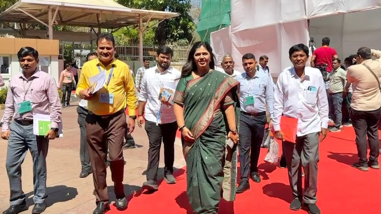 IAS officer : 24 तासांत हिशोब चुकता! पंकजा मुंडेंचा शब्द मोडला; 'त्या' IAS अधिकाऱ्याचे निलंबन, प्रकरण काय?