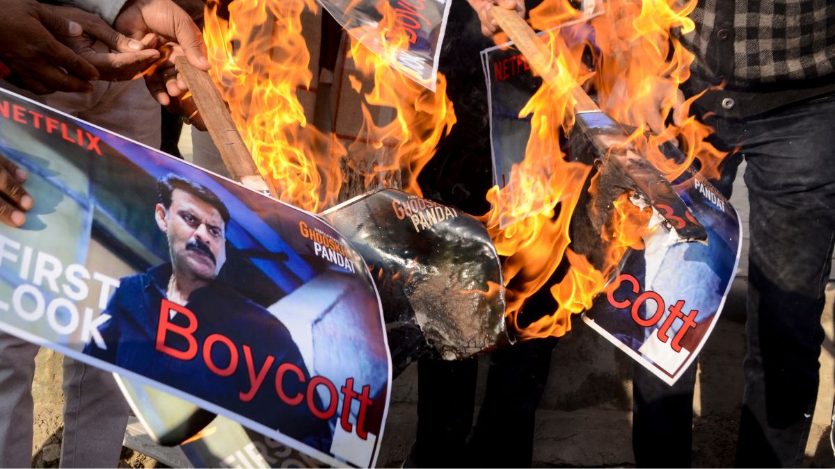 एक फिल्म ने यूपी की राजनीति में गजब ढा दिया, जानिए क्यों मचा है इतना बवाल?