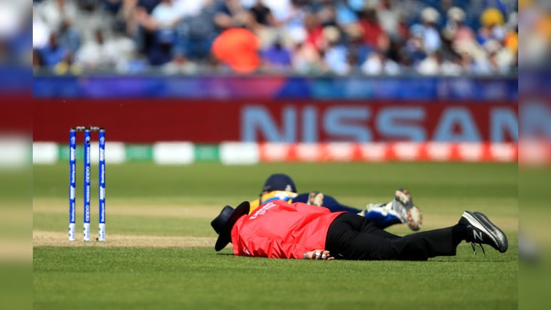 यूपी में क्रिकेट मैच के दौरान मधुमक्खियों के हमले से अंपायर की मौत