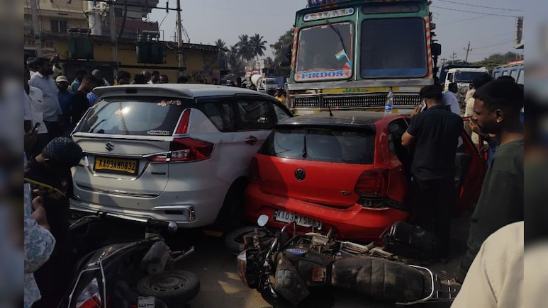 Video: Lorry Enters Bengaluru Road From Wrong Side, Causes Serial Collisions