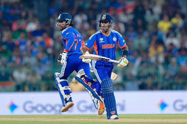 IND vs SA: सूर्या या तिलक वर्मा, कौन करेगा नंबर तीन पर बल्लेबाजी? आकाश चोपड़ा ने बताई परफेक्ट प्लेइंग XI