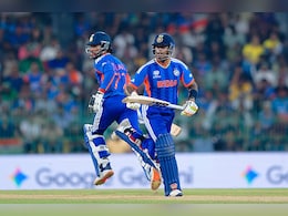 IND vs SA: सूर्या या तिलक वर्मा, कौन करेगा नंबर तीन पर बल्लेबाजी? आकाश चोपड़ा ने बताई परफेक्ट प्लेइंग XI