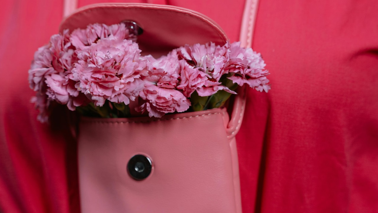 How to Choose the Perfect Sling Bag That Wont Bounce or Slip When You Move