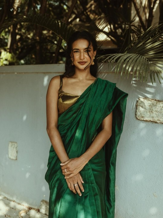 Rida Tharana Stuns in Green Saree