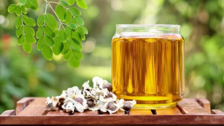 मोरिंगा ऑयल : प्रदूषण और धूप से खराब स्किन पर असरदार, दाग-धब्बों को भी करें दूर&nbsp;