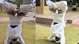 मध्य प्रदेश विधानसभा में &lsquo;शीर्षासन&rsquo; की राजनीति! कांग्रेस MLA बाबू जंडेल का FIR के विरोध में अनोखा प्रदर्शन