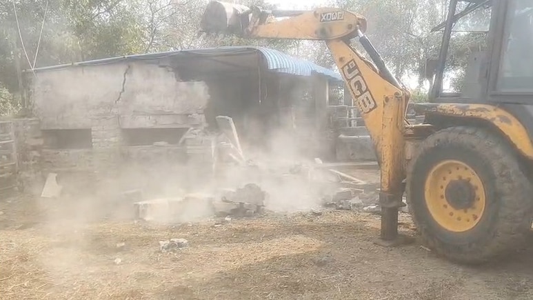 कोटा: आदिल मिर्जा के बाद अब हिस्ट्रीशीटर कालू भड़क का 22 बीघा कब्जा जमींदोज, पुलिस&ndash;वन विभाग की संयुक्त कार्रवाई