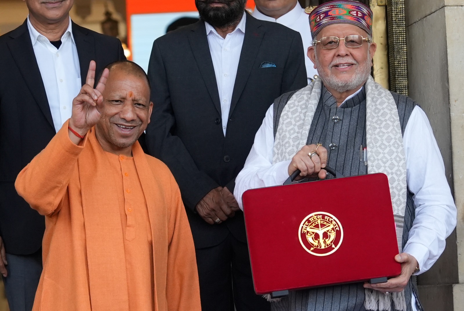 योगी सरकार का बजट LIVE: 9 लाख करोड़ का सबसे बड़ा बजट, शिक्षा पर 12% तो चिकित्&zwj;सा पर 6% होगा खर्च, पढ़ें अपडेट