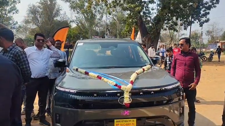 MP की क्रिकेटर क्रांति गौड़ को Tata Motors ने द&zwj;िया होली तोहफा, घर भेज दी चमचमाती नई कार