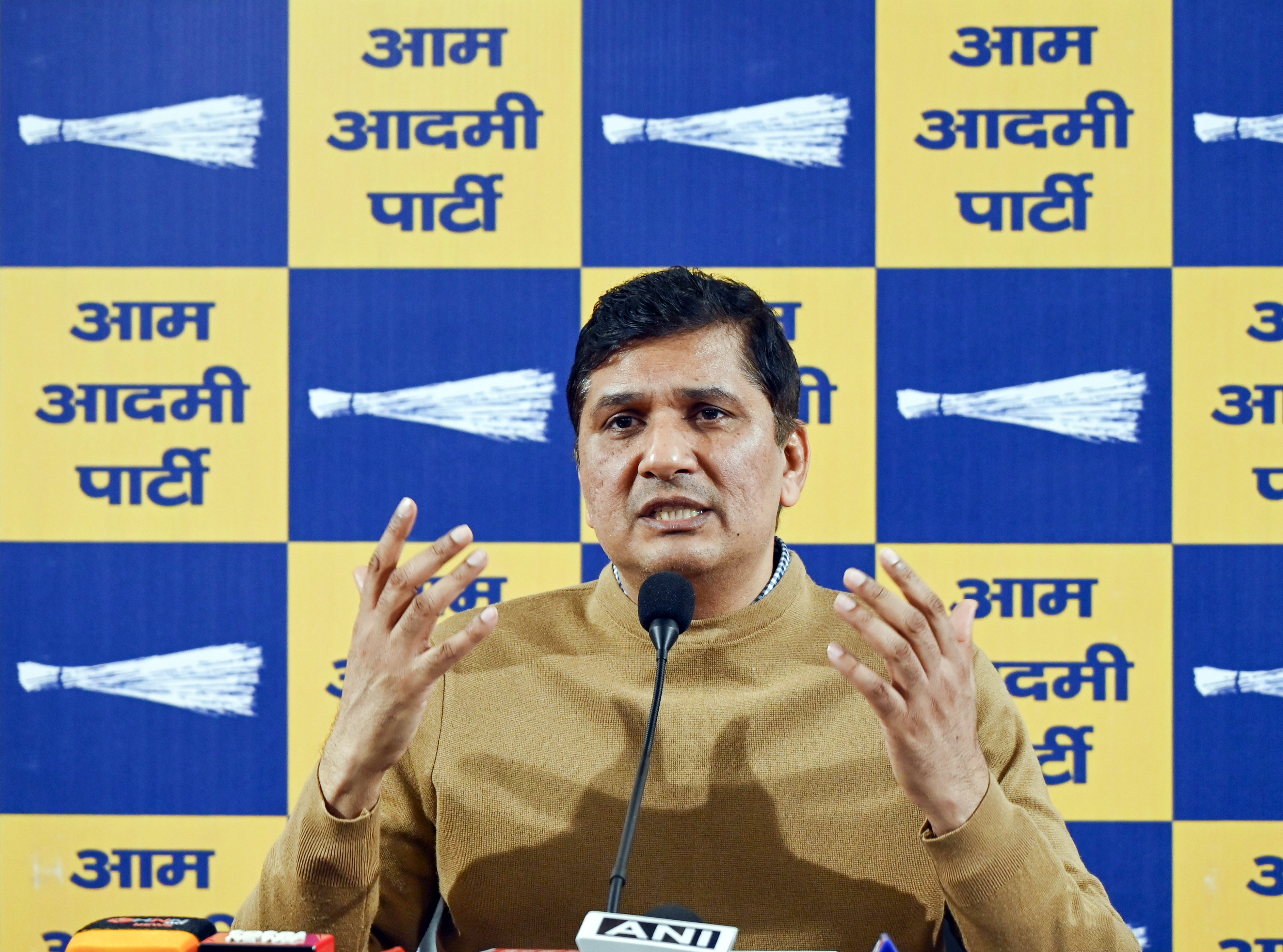 'क्राइम सीन से छेड़छाड़ क्यों?' जनकपुरी हादसे पर सौरभ भारद्वाज ने BJP सरकार को घेरा