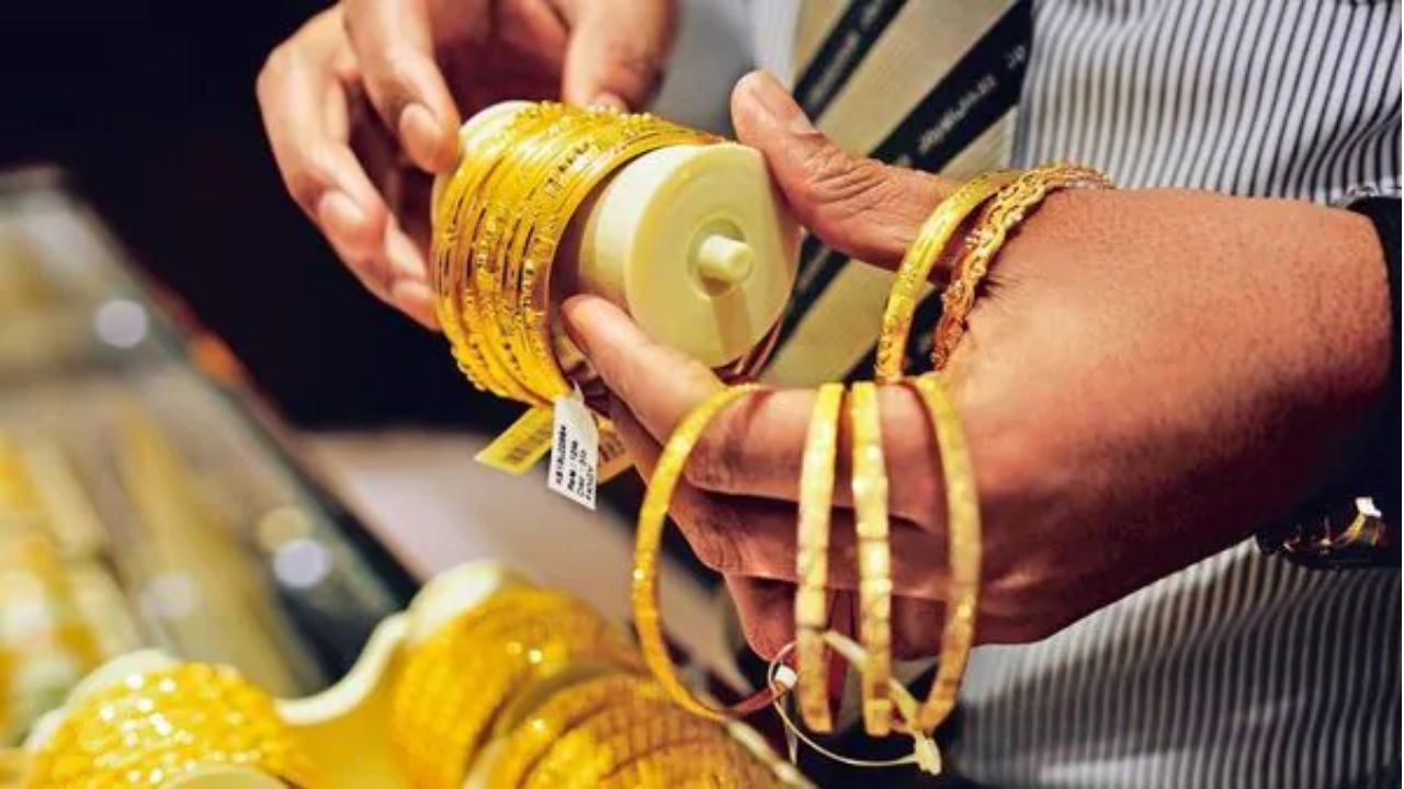 Gold Price: सोने की कीमतों में लगी आग, जानें क्या है बड़ी वजह, कहीं फिर तो नहीं मिलेगा धोखा?