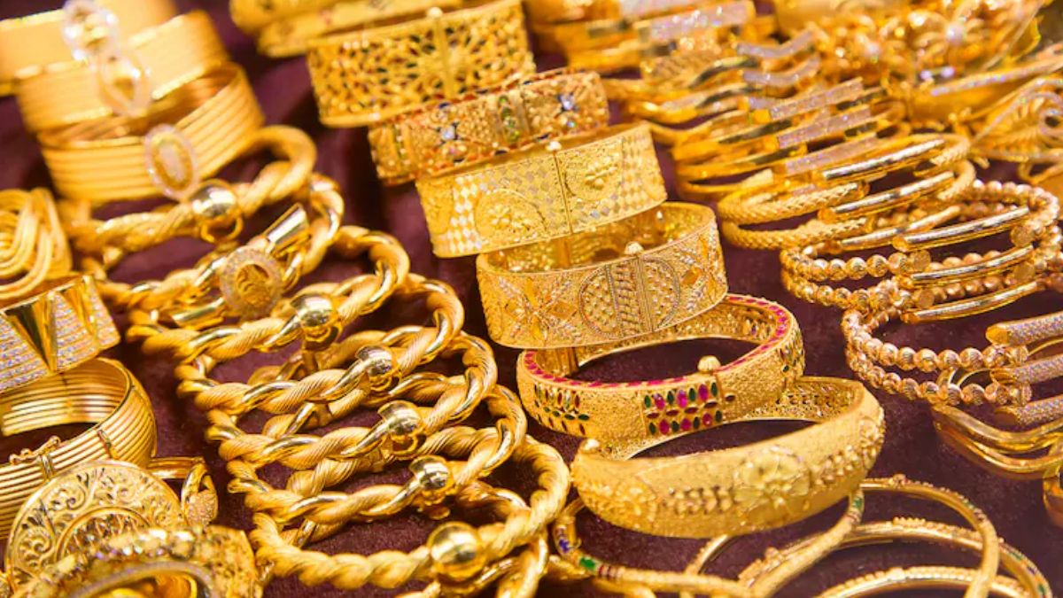 Gold Storage Rule: घर में कितना सोना रख सकते हैं? जानिए क्या कहते हैं कानूनी नियम