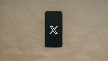 X Size 30 — Post on Small Core Product Team Sparks Debate on Large Tech Staffing