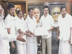 तमिलनाडु में चुनाव से पहले बड़ा राजनीतिक उलटफेर, AIADMK से निकाले गए OPS आज DMK में हुए शामिल