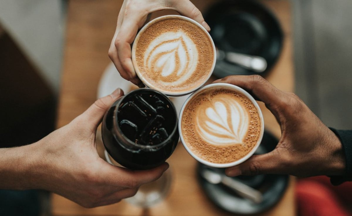 People who drank 2-3 cups of coffee or 1-2 cups of tea a day had better cognitive abilities than who did not. Photo: Unsplash