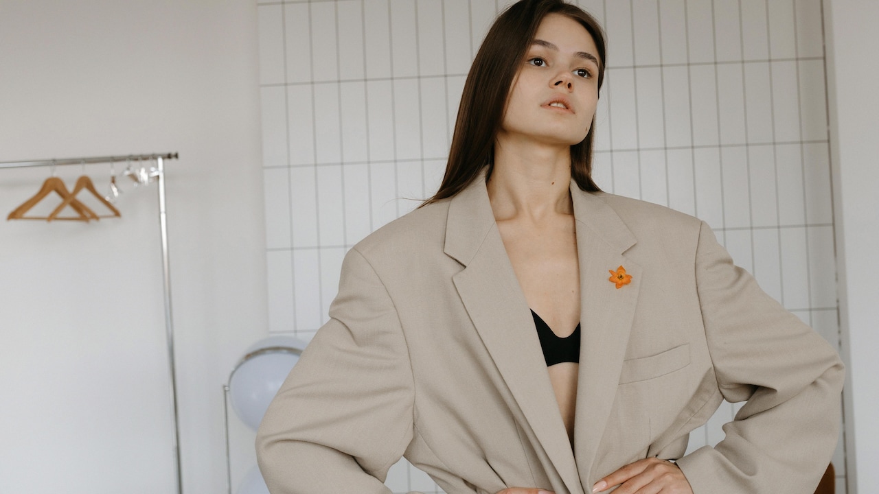 How To Style A Single Blazer Perfectly For Workdays, Travel Adventures And Elegant Evenings