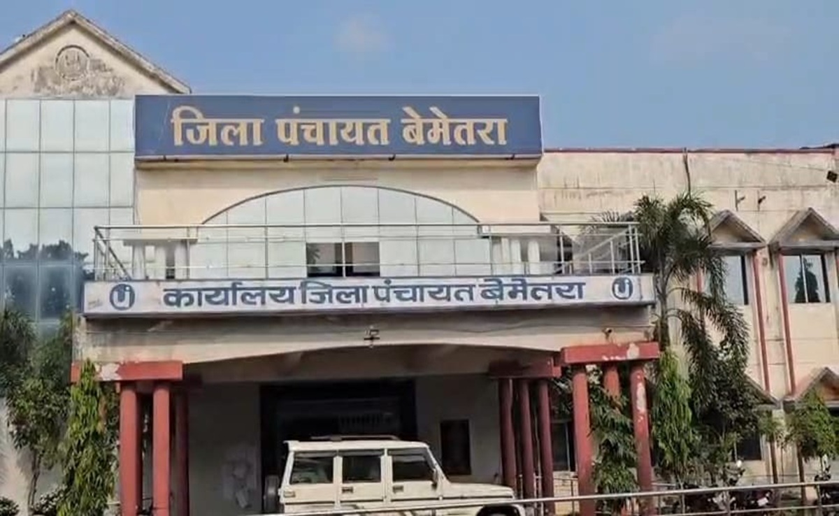 PMAY: प्रधानमंत्री आवास योजना में लापरवाही; बेमेतरा में 32 ग्राम पंचायत सचिवों को कारण बताओ नोटिस जारी