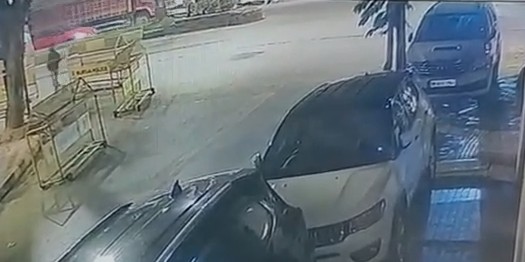 डॉयरेक्टर रोहित शेट्टी के घर हुई फायरिंग का Exclusive CCTV फुटेज आया सामने