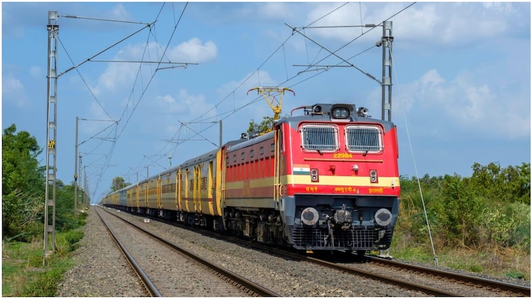 Holi Special Train: होळीला गावी जाताय? मध्य रेल्वेकडून मोठं गिफ्ट, 1448 विशेष ट्रेन धावणार; पाहा वेळापत्रक