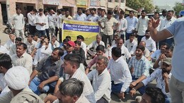 बाड़मेर में क्रूड ऑयल ब्लास्ट से जीना मुहाल... दिवारों में दरार, आक्रोशित ग्रामीणों ने दिया 7 दिन का अल्टीमेटम
