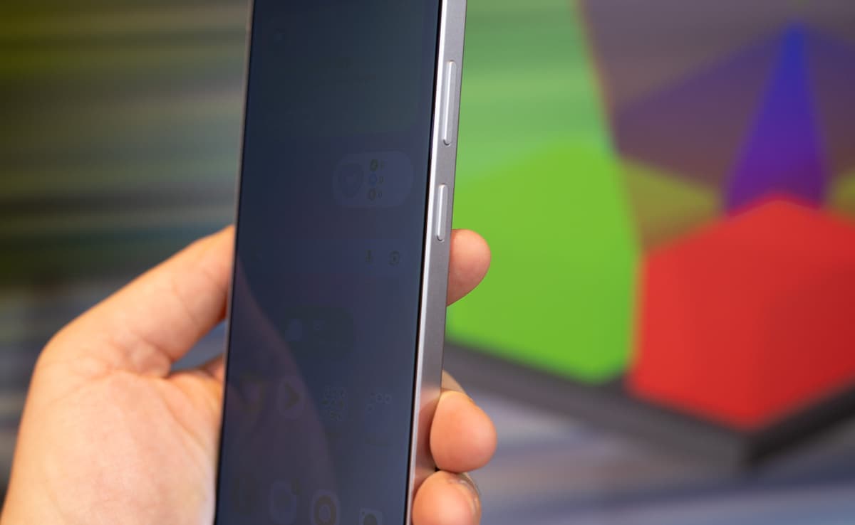 Privacy Display, a new feature offered on the Galaxy S26 Ultra, makes the phone harder for people nearby to snoop on. In this image, the screen is fully illuminated. Privacy Display, a new feature offered on the Galaxy S26 Ultra, makes the phone harder for people nearby to snoop on. In this image, the screen is fully illuminated.