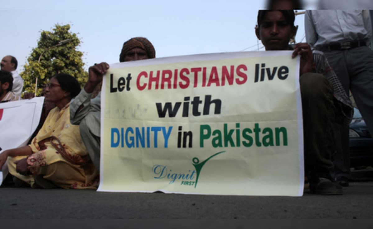 पाकिस्तान में 4 लाख के कर्ज के लिए ईसाई मजदूर को जबरन कबूल करवाया इस्लाम, अब बच्चे पहचान की लड़ाई लड़ रहे